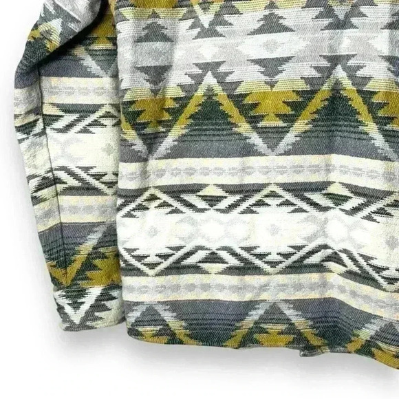 Urban Outfitters Jacquard Flannel Button Down  Shirts Woven Relaxed Size Small - Picture 8 of 9